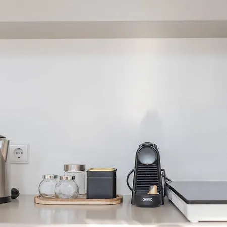 Liiiving In - Design Palace *