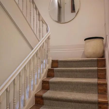 Liiiving In - Design Palace Porto