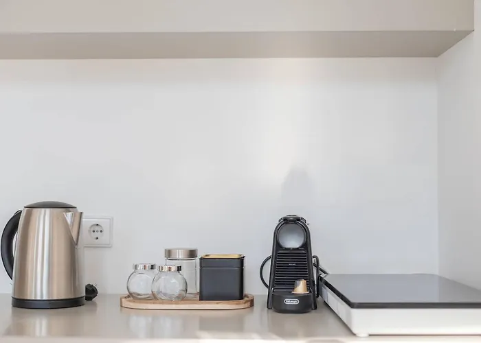 Liiiving In - Design Palace *