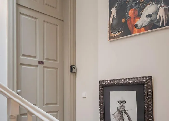 Liiiving In - Design Palace *