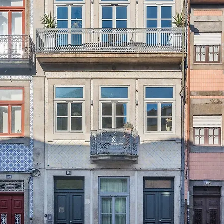 Liiiving In - Design Palace