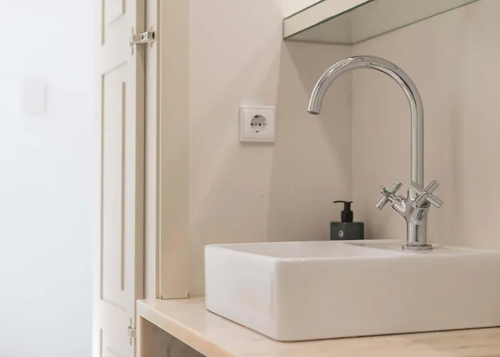 Liiiving In - Design Palace Porto