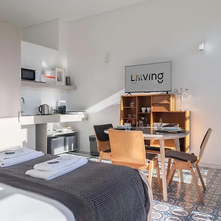 Liiiving In - Design Palace Apartamento