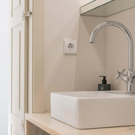 Liiiving In - Design Palace Oporto