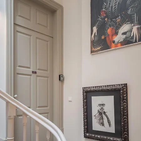 Liiiving In - Design Palace *